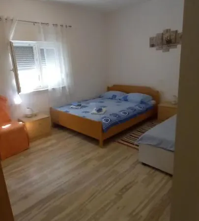 Loni Apartment *