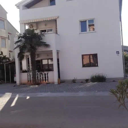 Loni Apartment
