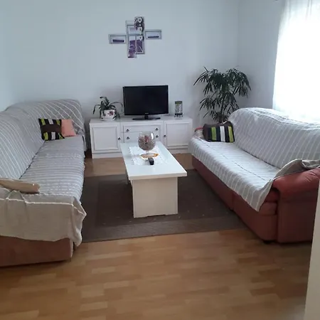 Apartment Loni *